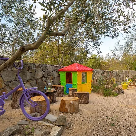 Stunning In Nenadici With Wifi Apartment *