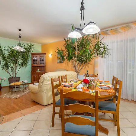 Apartment Stunning In Nenadici With Wifi *