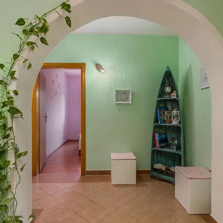 Stunning In Nenadici With Wifi Apartment Bajcici