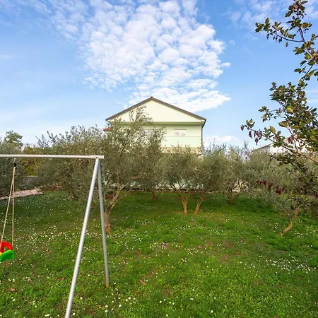 Stunning In Nenadici With Wifi Apartment