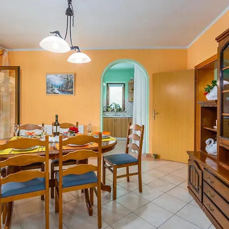 Apartment Amazing In Nenadici Bajcici